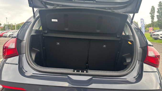 Hyundai i20 1.0T GDi 90 Element 5dr Petrol Hatchback - Image 4
